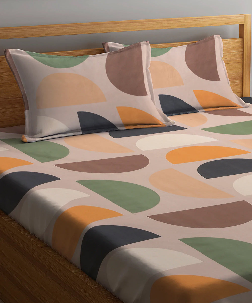 Multi Color Flat Double Bedsheet With 2 Pillow Covers