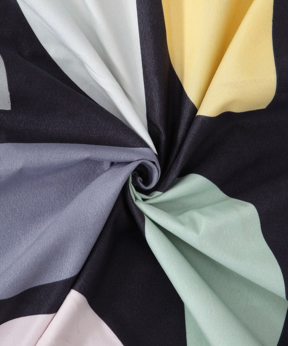 Geometrical Flat Double Bedsheet With 2 Pillow Covers