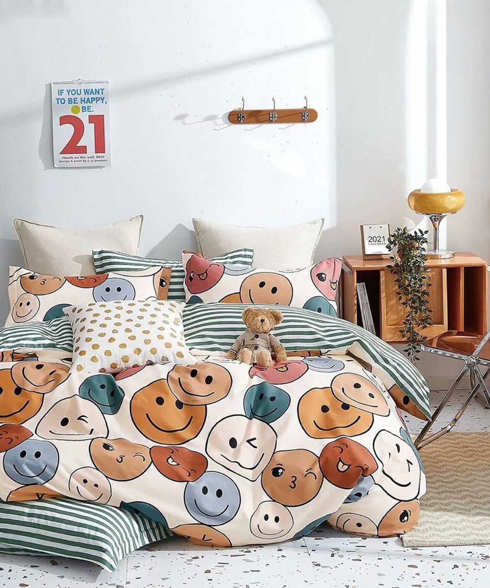 Cute Smiley Flat Double Bedsheet With 2 Pillow Covers